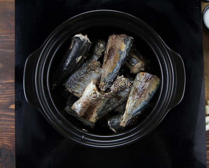 ca nuc kho nuoc dua sot ca chua