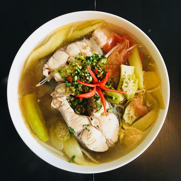 canh chua cá tầm