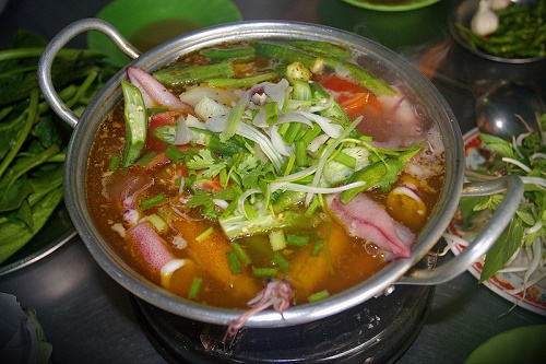 Lẩu mực ghim hải sản nóng hổi tại 24h Seamart