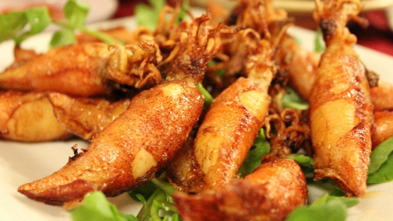 Mực chiên nước mắm hấp dẫn tại 24h Seamrt