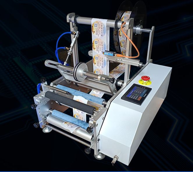 Máy dán tem mác chai tròn BBL002