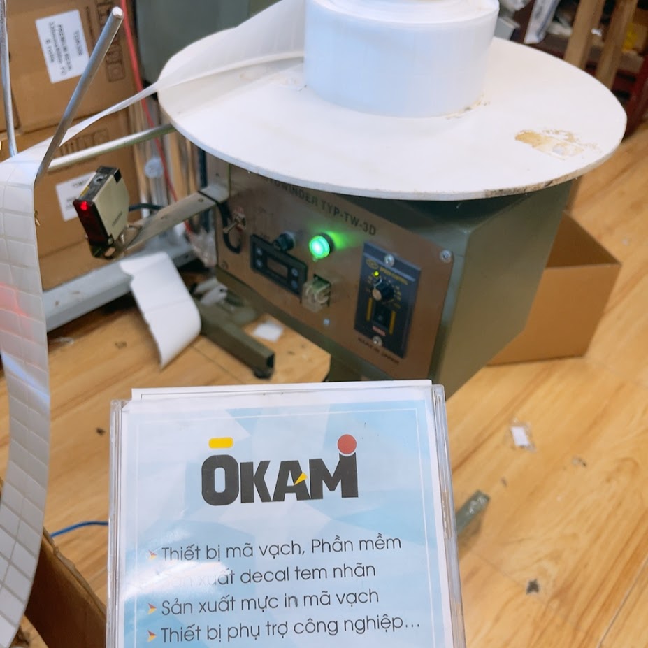 Máy cuốn cuộn decal Okami
