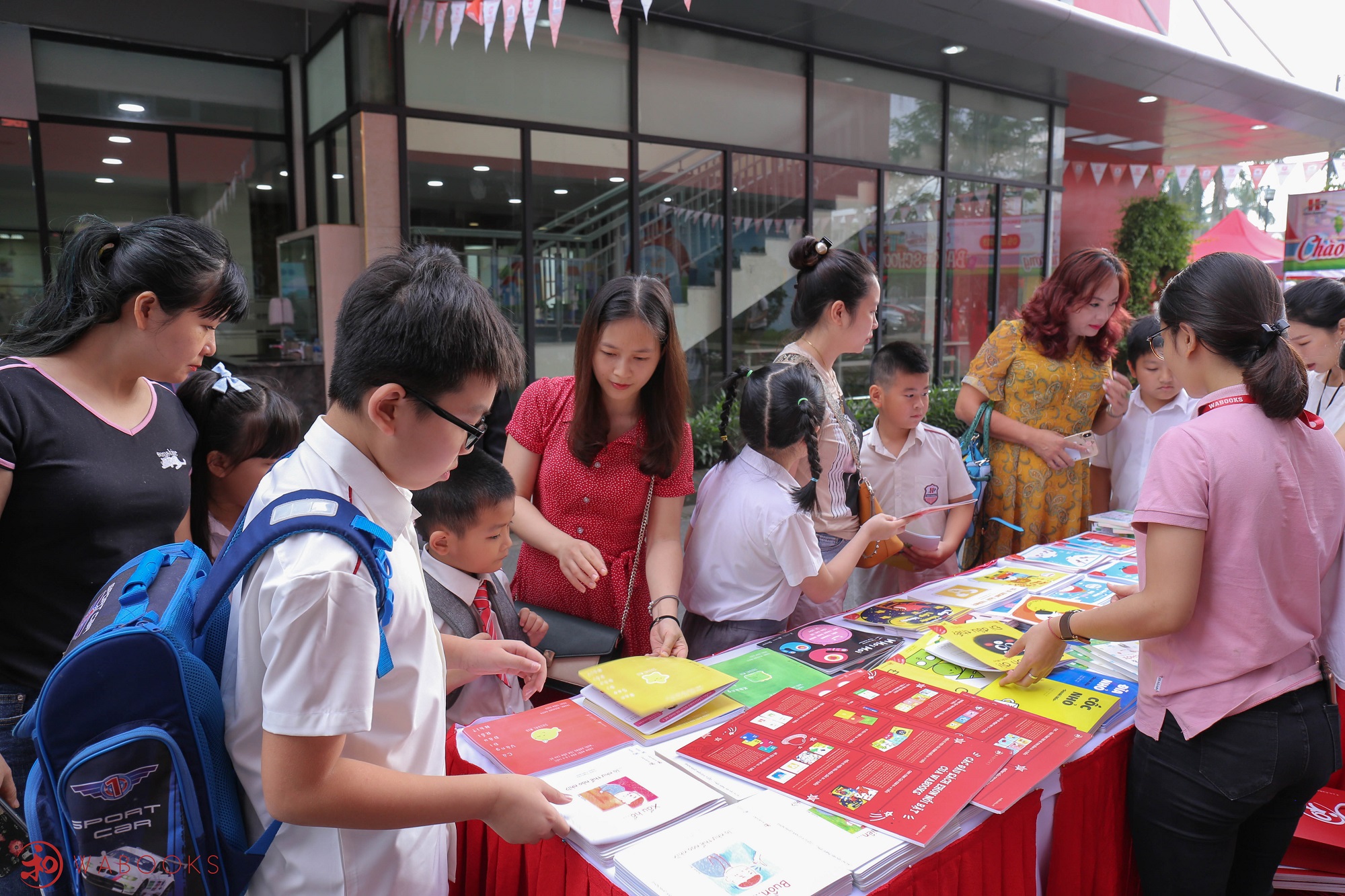 wabooks-vui-tuu-truong-cung-cac-be-truong-ha-noi-academy
