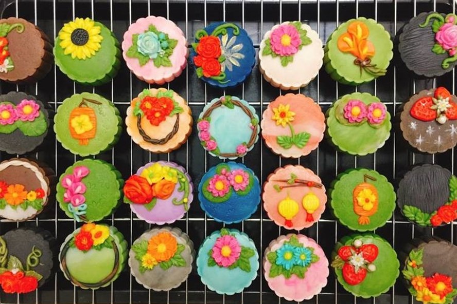 Bánh trung thu sặc sỡ, bắt mắt: Có thể tồn dư hóa chất công nghiệp, ảnh hưởng sức khỏe