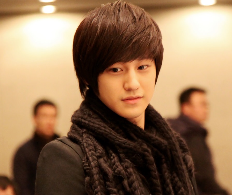 Kiểu tóc sole mái xéo