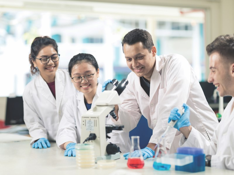 Dịch thuật chuyên ngành khoa học đời sống là gì?