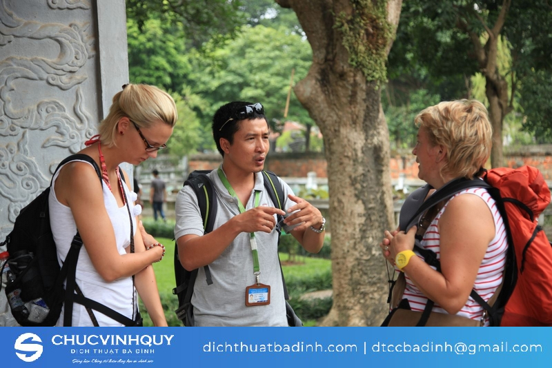 Làm gì khi tốt nghiệp ngành học phiên dịch viên du lịch