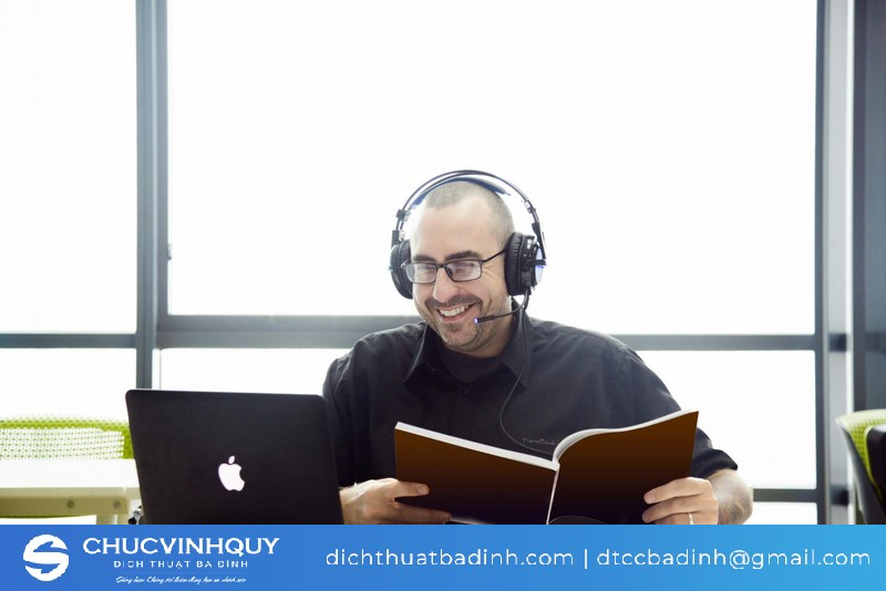 Thường xuyên đọc và nghe các chương trình Tiếng Anh