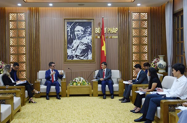 Thứ trưởng Bộ Tư pháp tiếp Trưởng Phái đoàn liên minh Châu Âu