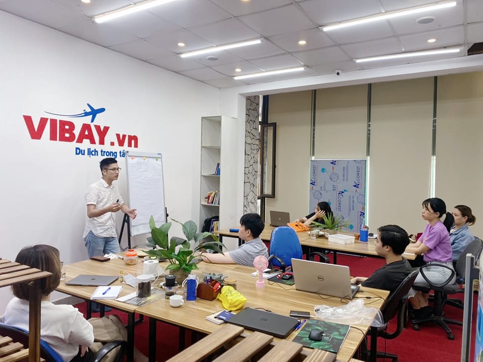VIBAY Travel nhân viên tư vấn
