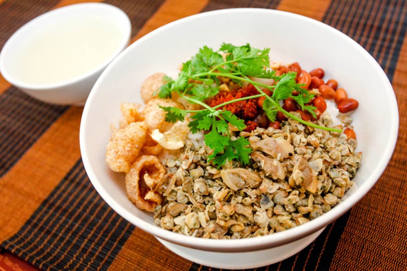 nguon-goc-cua-mon-com-hen-tai-vung-dat-con-hen