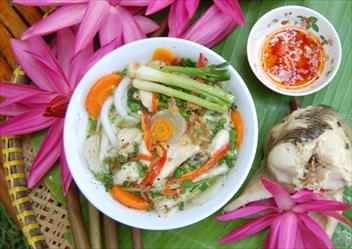 ve-thuy-duong-an-banh-canh-ca-loc
