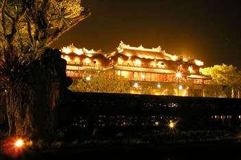 9-dieu-thu-vi-de-kham-pha-kinh-thanh-hue