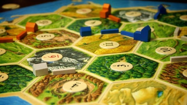 The Settlers of Catan Board Game Chiến Thuật Khai Hoang Vùng Đất Mới Hộp Đời Cổ