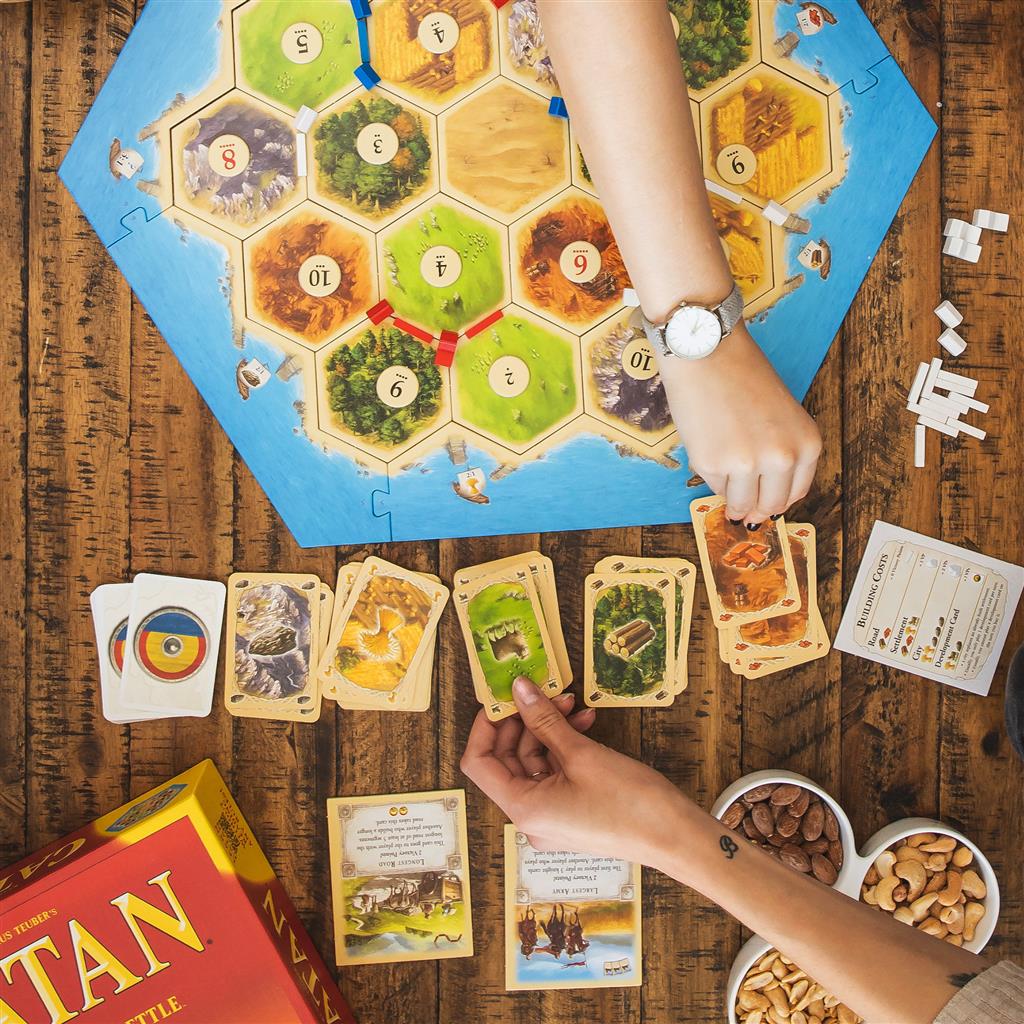 The Settlers of Catan Board Game Chiến Thuật Khai Hoang Vùng Đất Mới Hộp Đời Cổ