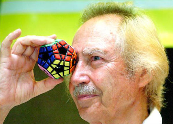 Uwe Meffert cùng Rubik Megaminx của mình