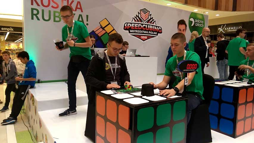 người xoay rubik nhanh nhất thế giới