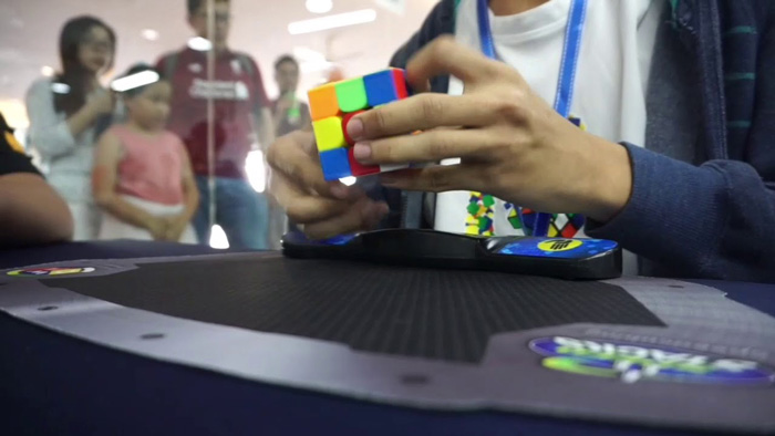 Dale Stephen M. Palmares - một Cuber chuyên ZZ có thời gian trung bình dưới 10s.