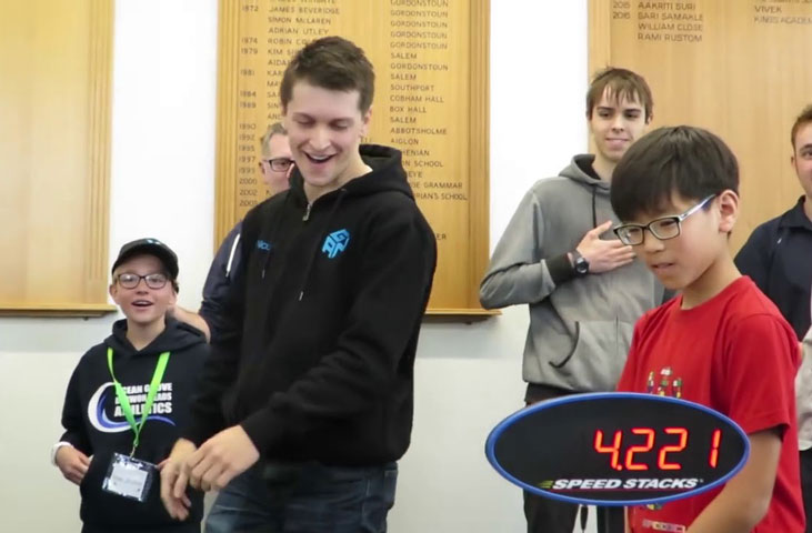 Feliks Zemdegs là ai? Huyền thoại chơi rubik với những kỷ lục không tưởng