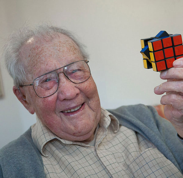 Mình có quá già để học chơi Rubik