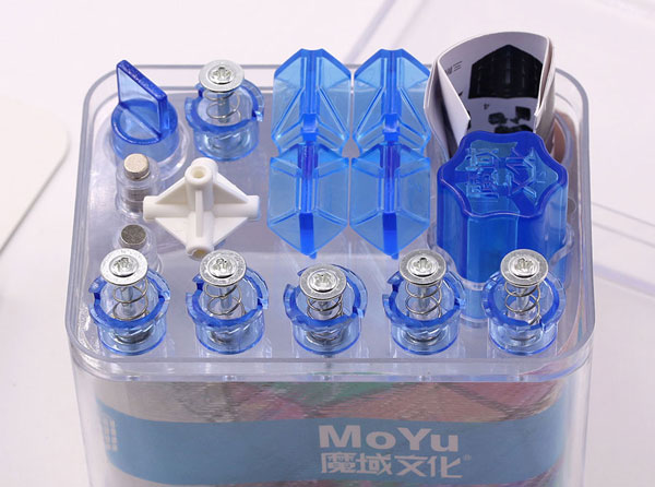 Phụ kiện đi kèm của MoYu Weilong WR M ảnh 02