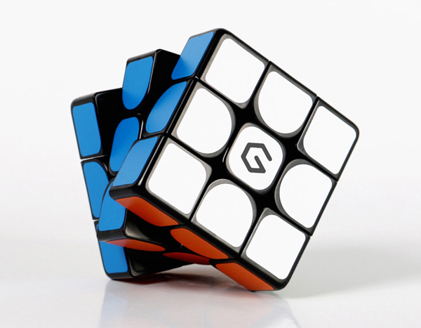 Rubik giiker xoay rất tốt, mượt và nhanh