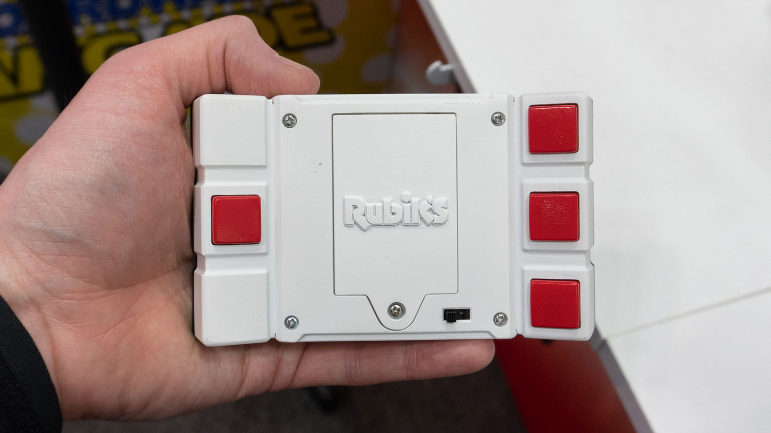 Máy chơi Rubik cầm tay