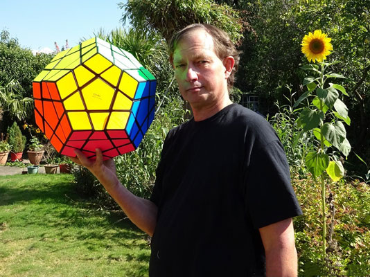 Tony Fisher - Dành trọn cả đời cho niềm đam mê Rubik