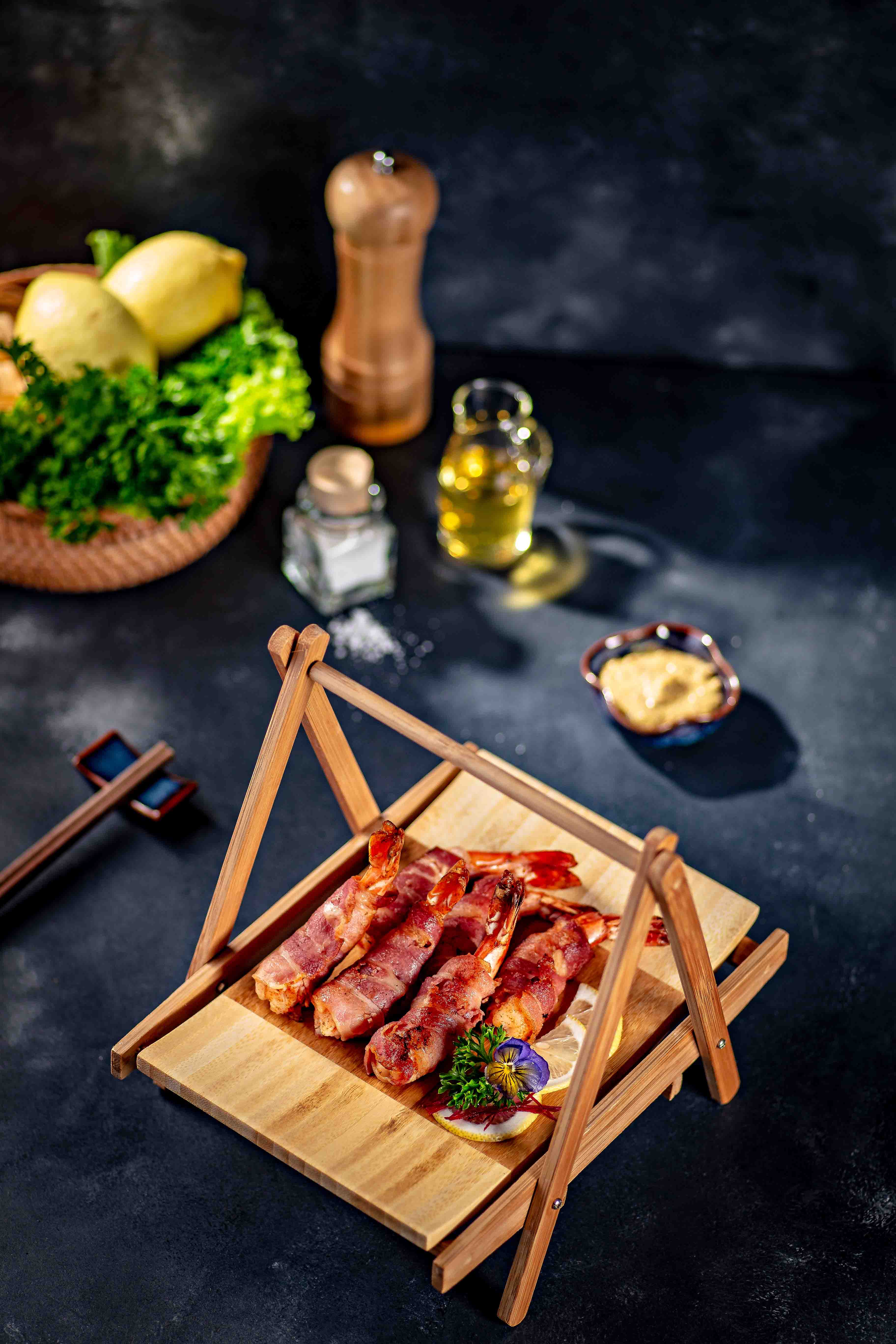 Tôm sú cuộn ba chỉ hun khói nướng