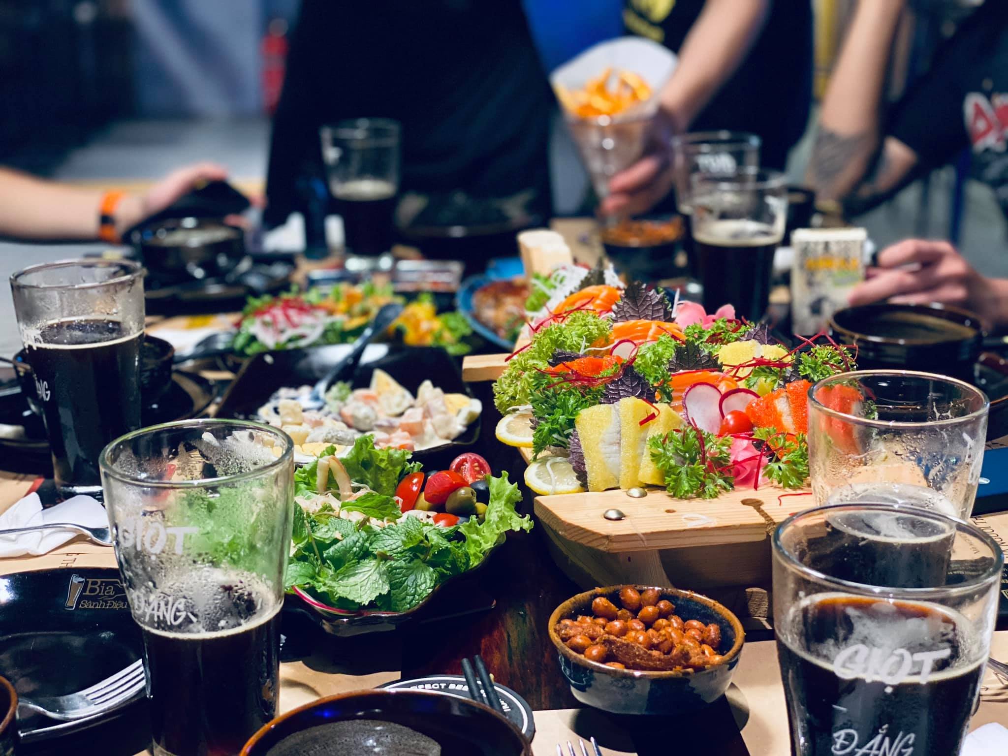 dat-tiec-lien-hoan-tai-bia-sanh-dieu