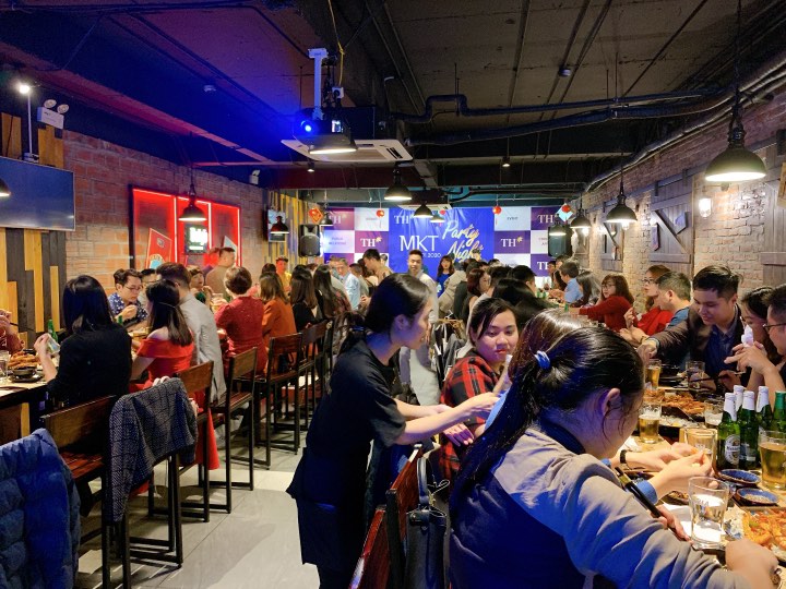 dat-tiec-lien-hoan-tai-bia-sanh-dieu