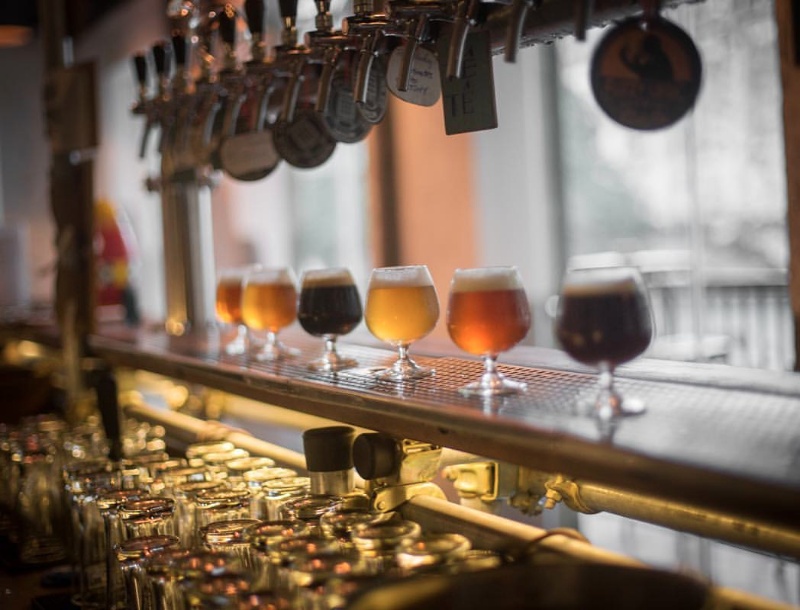 Bia-thủ-công-trào-lưu-mới-đối-với-thị-trường-đồ-uống-của-giới-trẻ-Việt-Nam