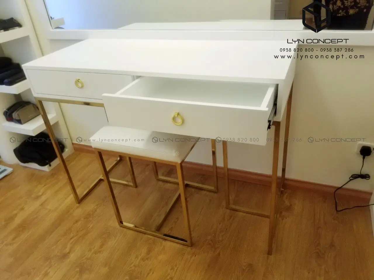 BÀN TRANG ĐIỂM CHÂN INOX MẠ VÀNG MẶT GỖ MÀU TRẮNG CAO CẤP - BTĐ02