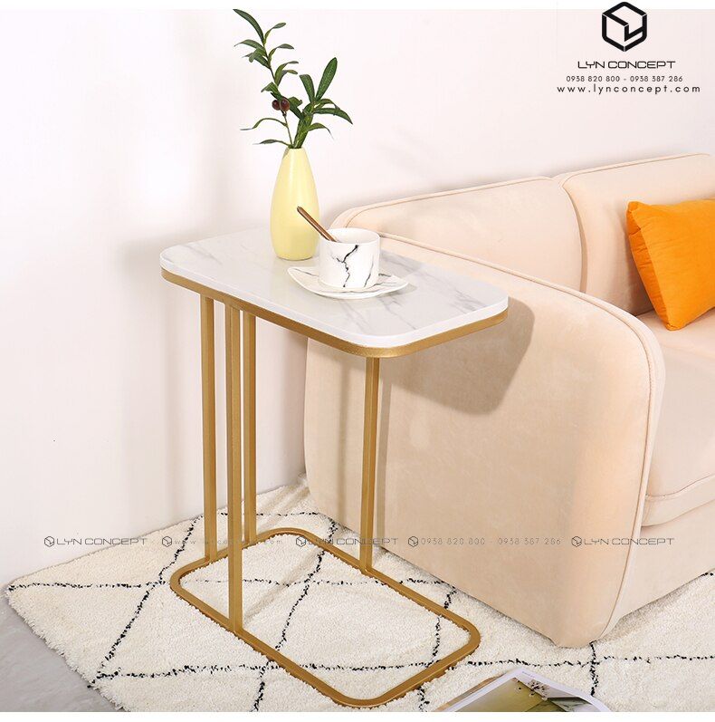 Bàn Góc Sofa Mặt Đá Trắng Chân Sắt Vàng – Sang Trọng, Hiện Đại Và Đẹp Mắt