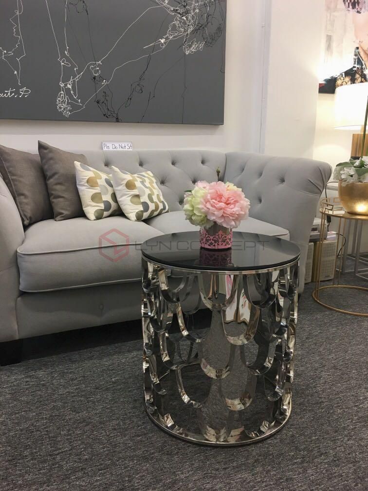 Bàn Góc Sofa Tròn Mặt Kính Đen Chân Inox Hình Vảy Cá Mạ Bạc Cao Cấp - BT64B