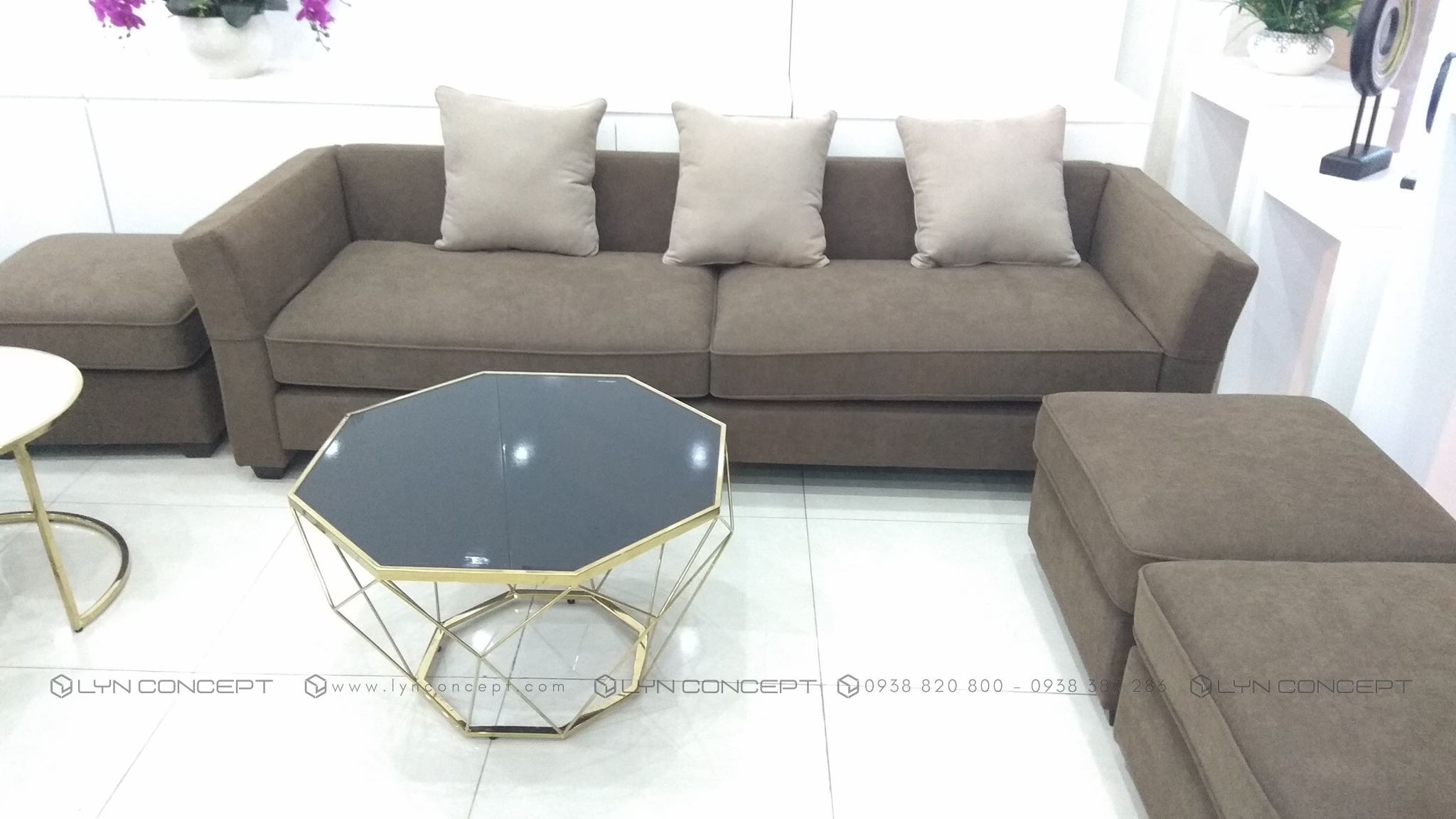 Bàn Trà Kim Cương Mặt Kính Đen Chân Inox Xi Mạ Vàng Cao Cấp - BT11B