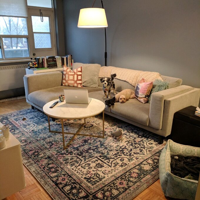 Bàn Trà Tròn D75 Mặt Đá Trắng Chân Sắt Chữ Thập Sơn Vàng