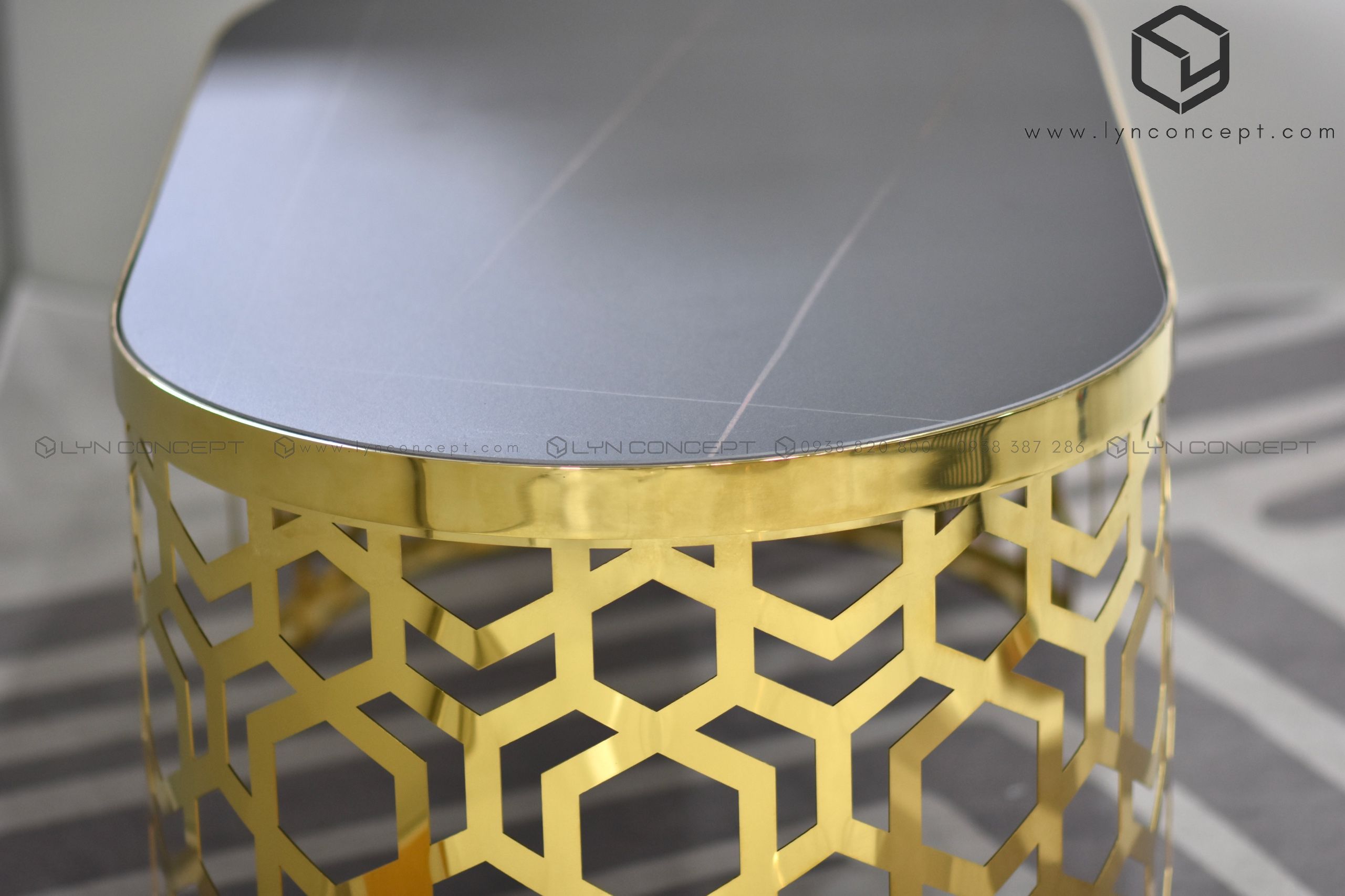 Bàn Trà Manfred Mặt Bàn Ceramic Đen Chân Inox Hình Lục Giác Mạ Màu Vàng Cao Cấp - BT20D
