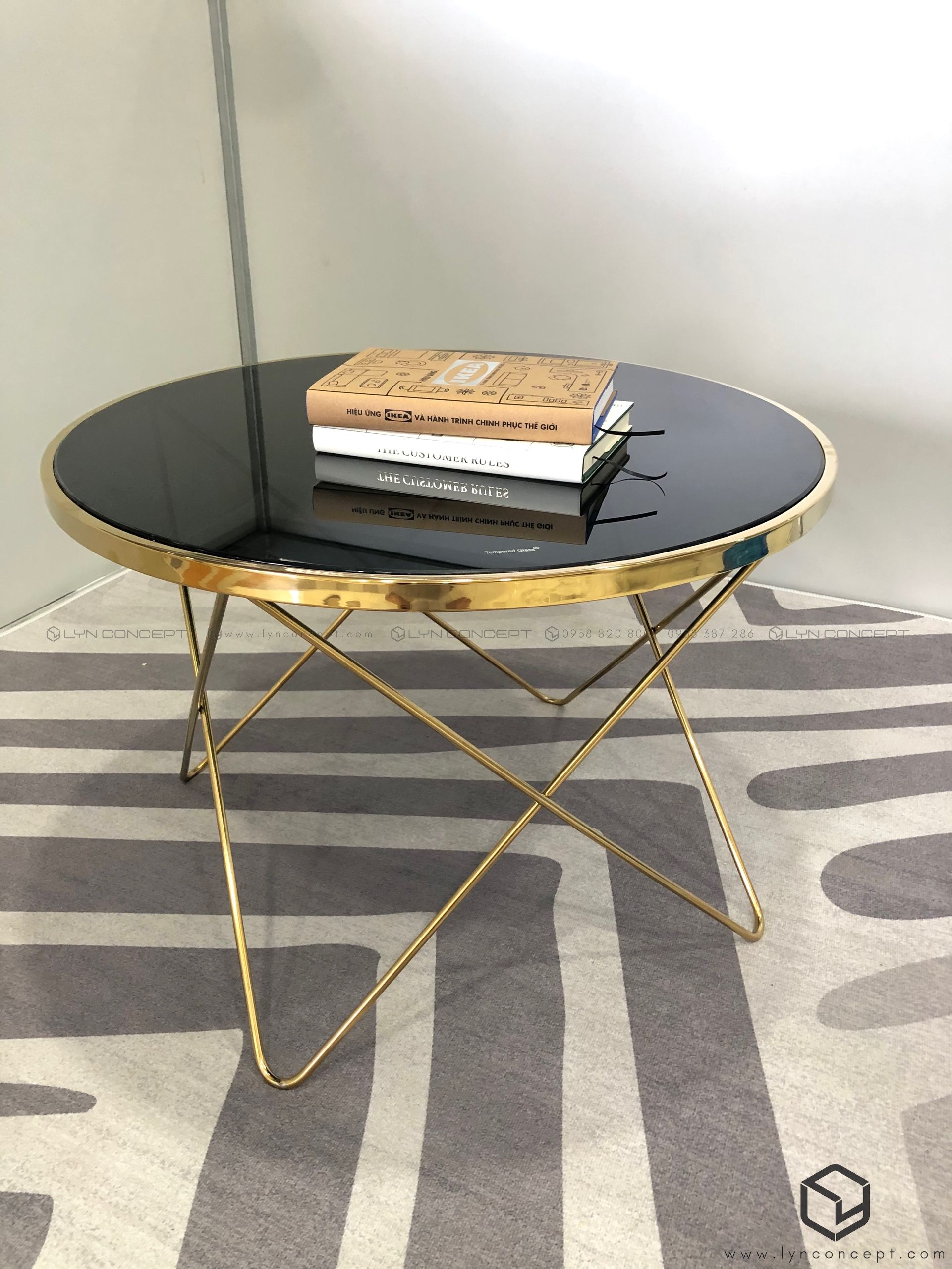 Bàn Trà Tròn Mặt Kính Đen D70 Chân Inox Xi Vàng Cao Cấp - BT12D