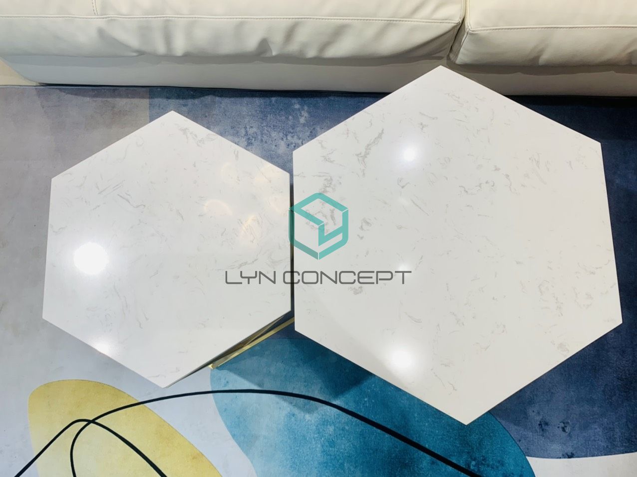 Bàn Trà Đôi Lục Giác Mặt Đá Trắng Chân Sắt Sơn Vàng