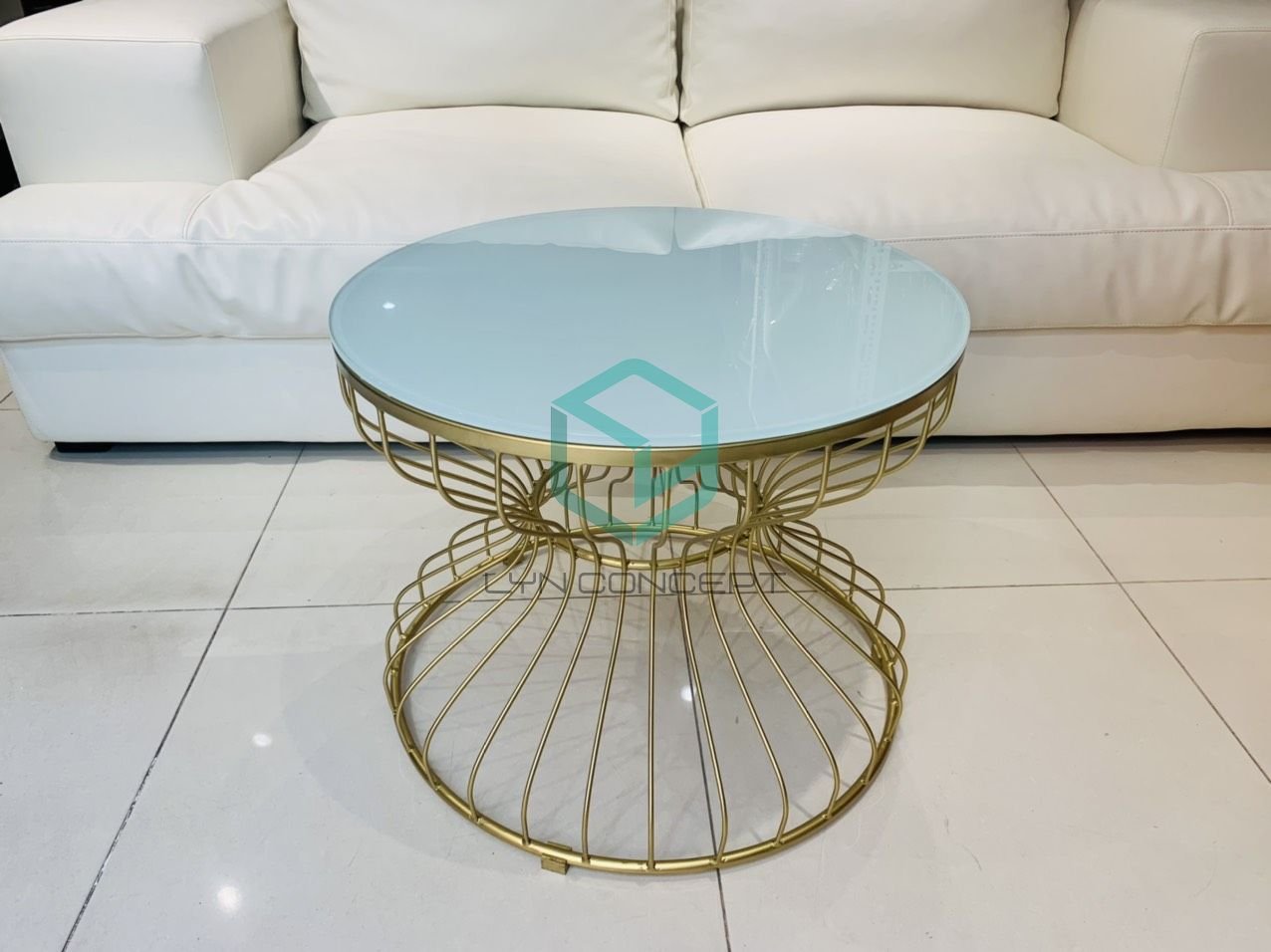 Bàn Trà Tròn Đồng Hồ Cát Mặt Kính Trắng Chân Sắt Sơn Vàng