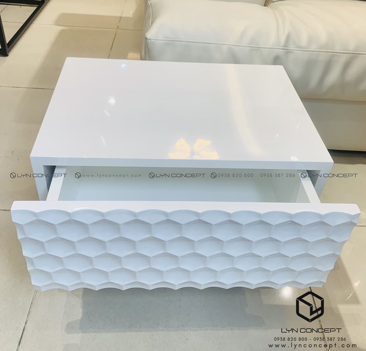 Tab Đầu Giường Màu Trắng Cánh Cắt CNC Chân Inox Vàng Cao Cấp - TĐG31