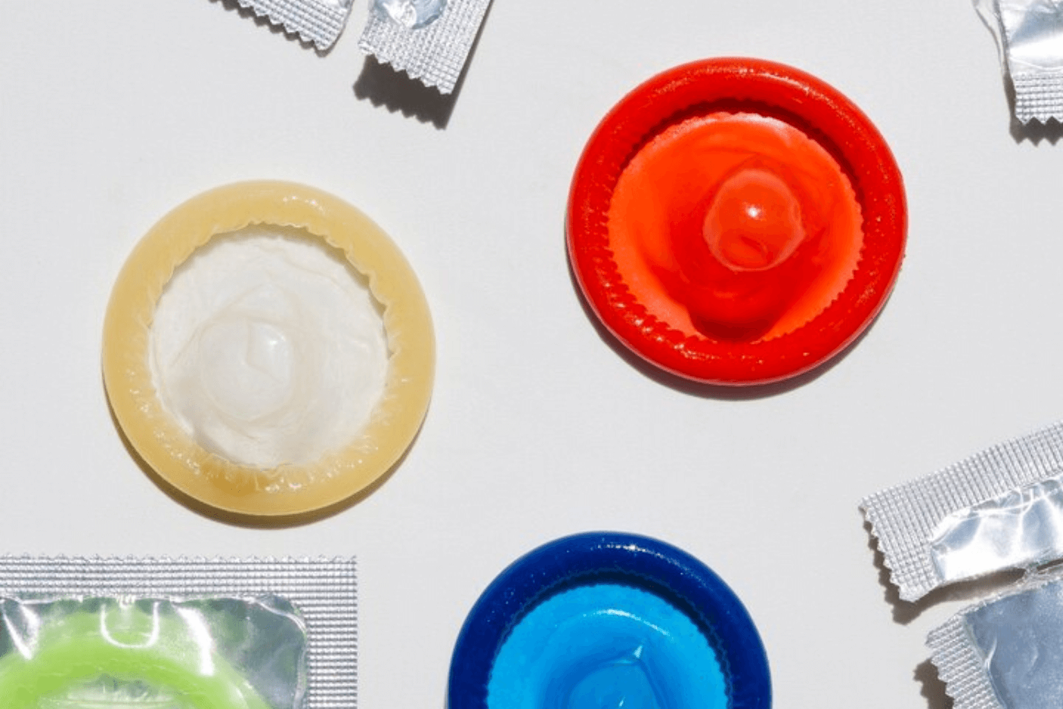 Dùng 2 bao cao su cùng lúc sẽ an toàn hơn?