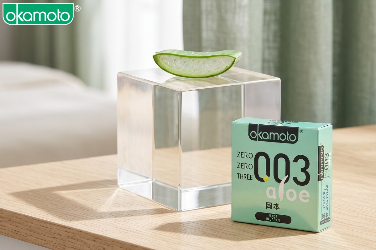 Bao cao su tinh chất lô hội Nhật Bản Okamoto 0.03 Aloe cấp ẩm chuyên sâu.