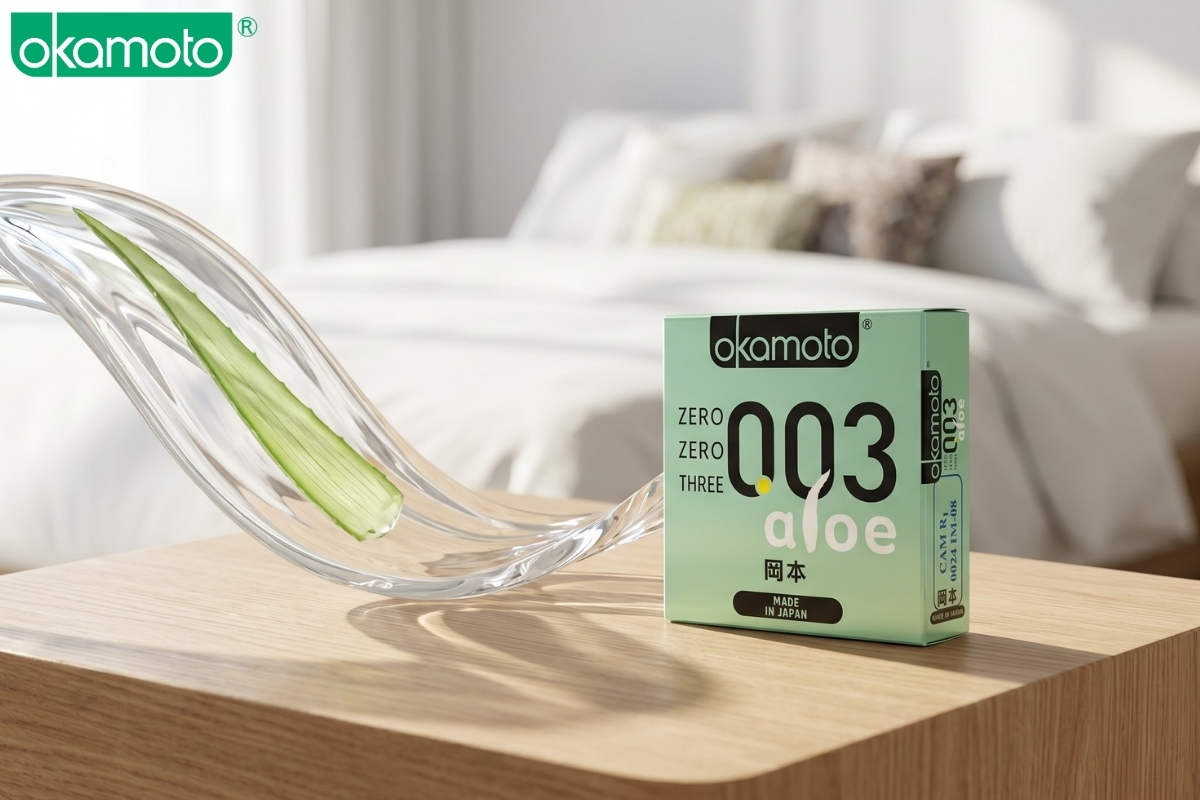 Bao cao su siêu mỏng tinh chất lô hội Nhật Bản Okamoto 0.03 Aloe xoa dịu làn da nhạy cảm.
