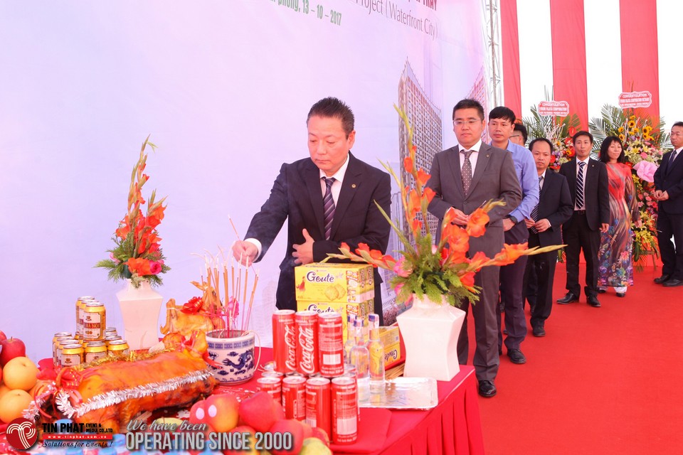 Thắp hương trong Lễ cầu an