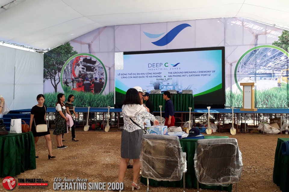 Lao động thời vụ làm sự kiện Khởi công Deep C