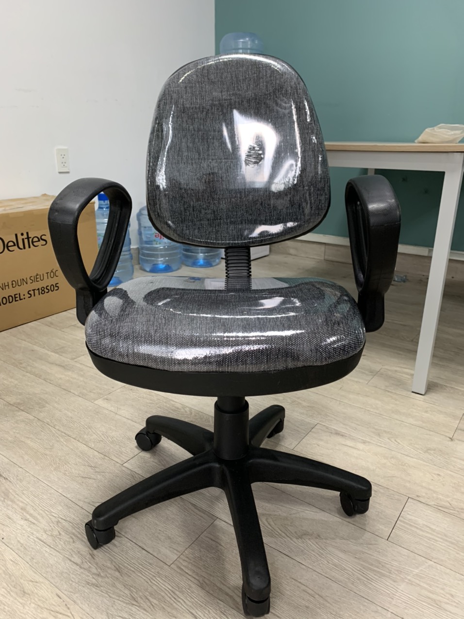 Ghế xoay lưng bầu bọc nỉ KG - 028