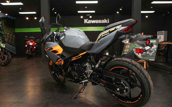 Kawasaki Ninja 400 ABS - đối thủ của Yamaha R3 giá từ 153 triệu ở VN