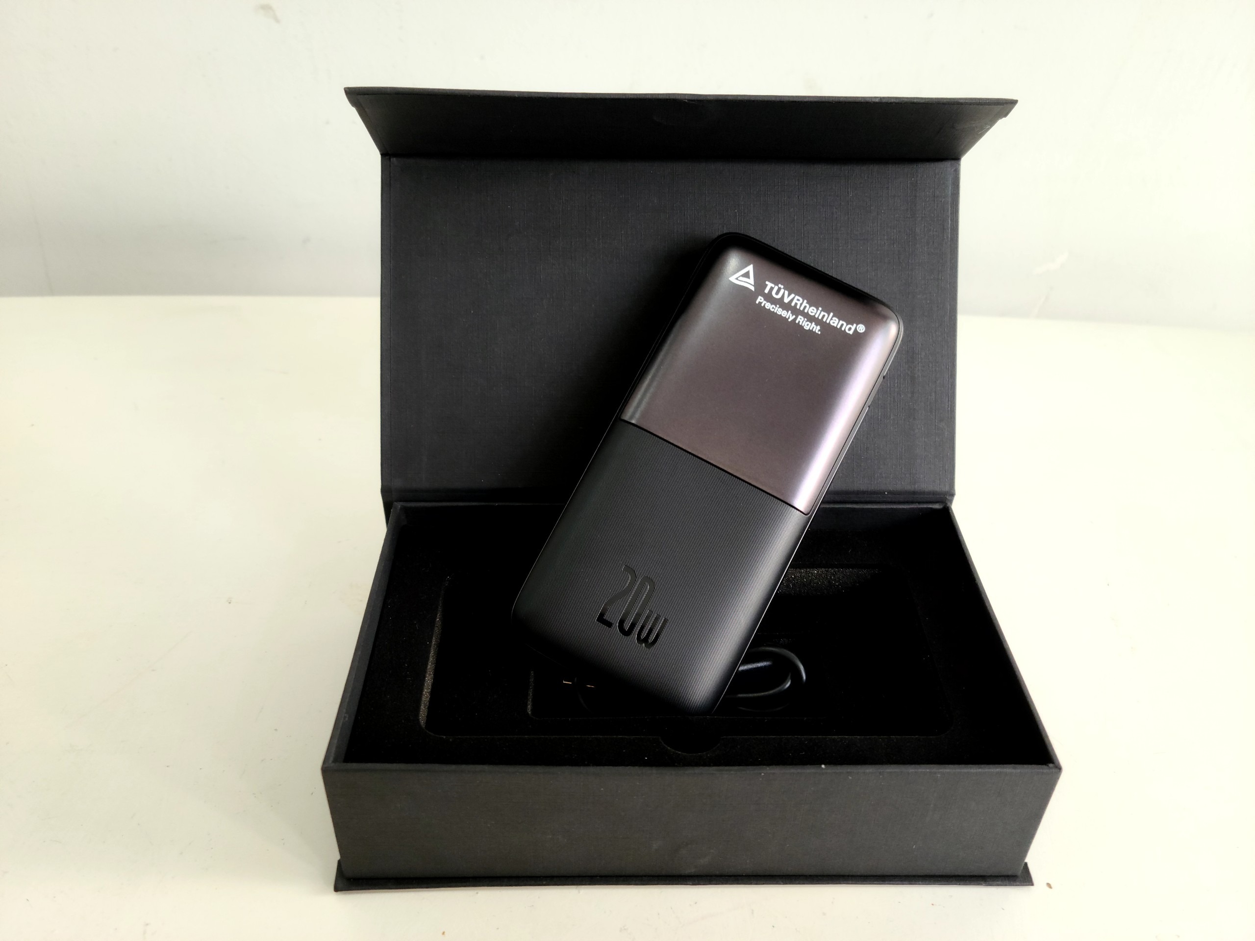 Pin dự phòng Baseus Bipow in logo TUV 1 Pin dự phòng Baseus Bipow in logo TUV Quà tặng công nghệ doanh nghiệp